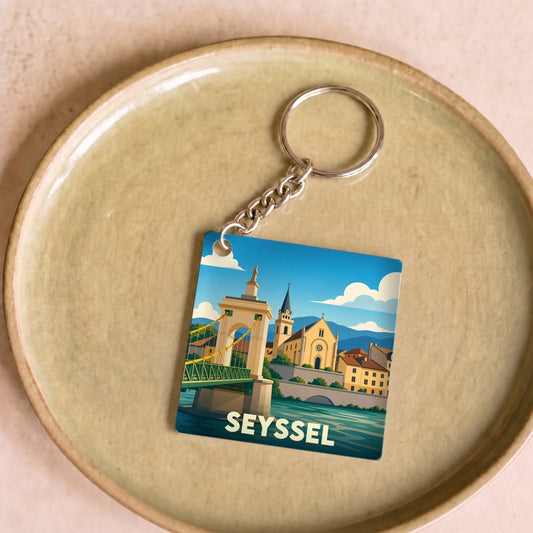 Porte-clés souvenir de la ville de Seyssel avec une illustration stylisée.