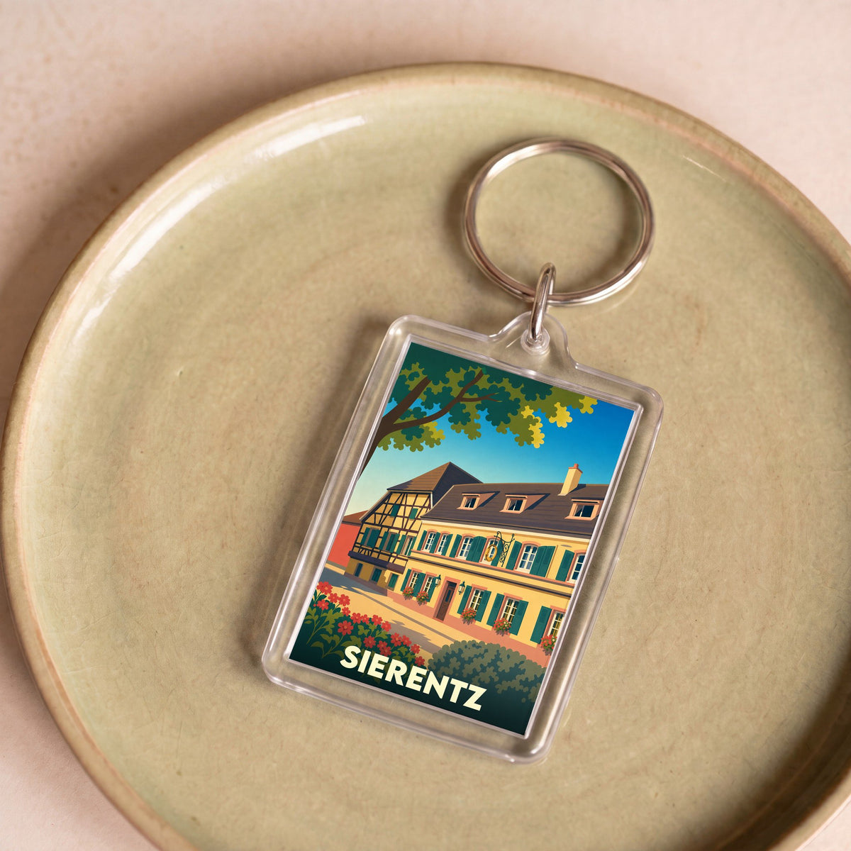 Porte-clés souvenir de la ville de Sierentz avec une illustration stylisée d'une maison traditionnelle à colombages.
