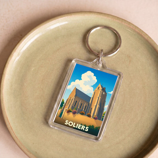 Porte-clés souvenir de la ville de Soliers avec une illustration stylisée de son église.