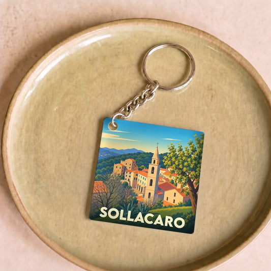 Porte-clés souvenir de la ville de Sollacaro avec une illustration stylisée.