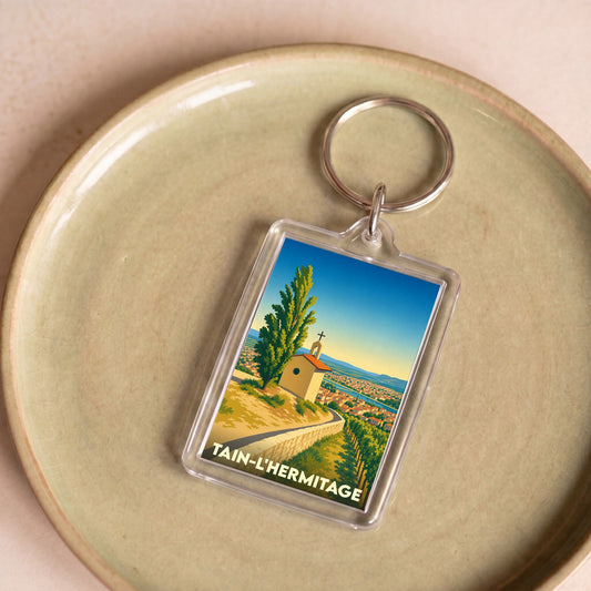 Porte-clés souvenir de la ville de Tain-l'Hermitage avec une illustration stylisée de son vignoble.