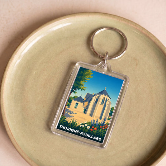 Porte-clés souvenir de la ville de Thorigné-Fouillard avec une illustration stylisée de son église.