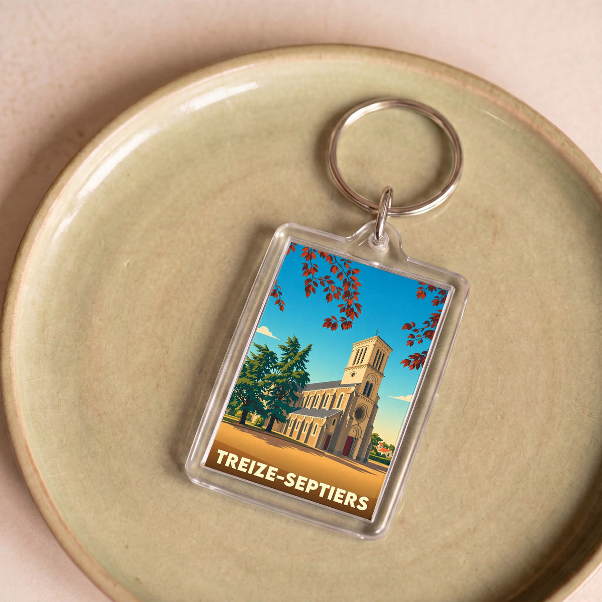 Porte-clés souvenir de la ville de Treize-Septiers avec une illustration stylisée d'une église.