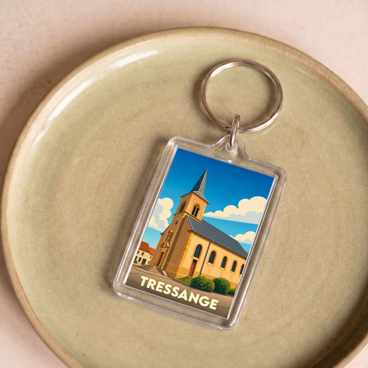 Porte-clés souvenir de la ville de Tressange avec une illustration stylisée de son église.