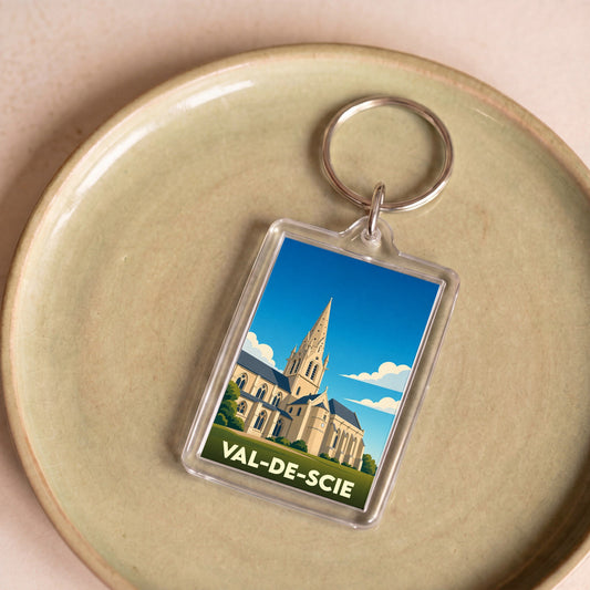 Porte-clés souvenir de la ville de Val-de-Scie avec une illustration stylisée de son église.