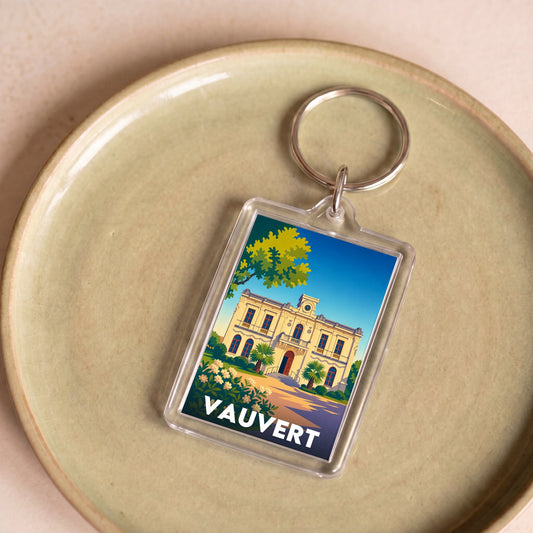 Porte-clés souvenir de la ville de Vauvert avec une illustration stylisée d'un bâtiment emblématique.