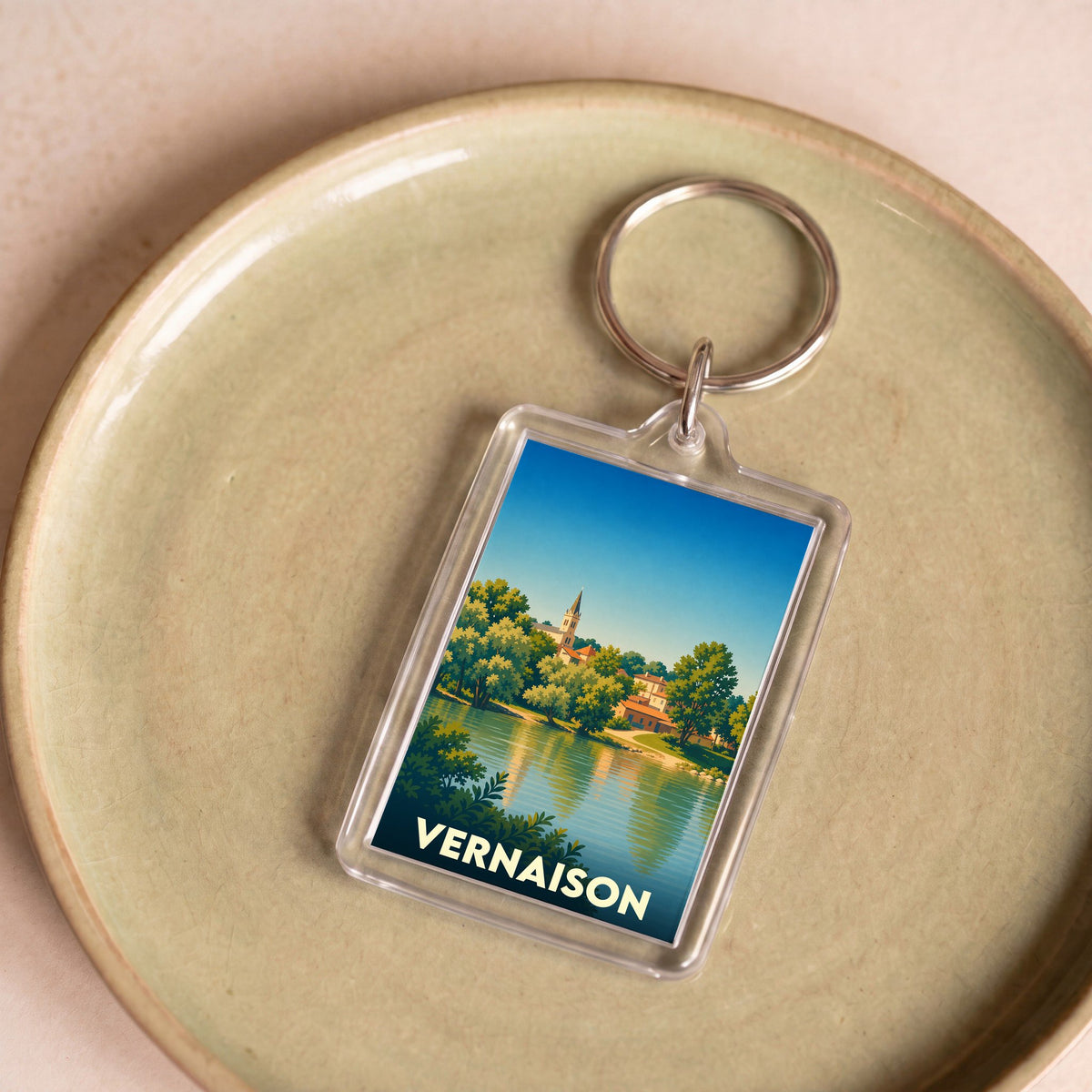 Porte-clés souvenir de la ville de Vernaison avec une illustration stylisée des bords du Rhône.