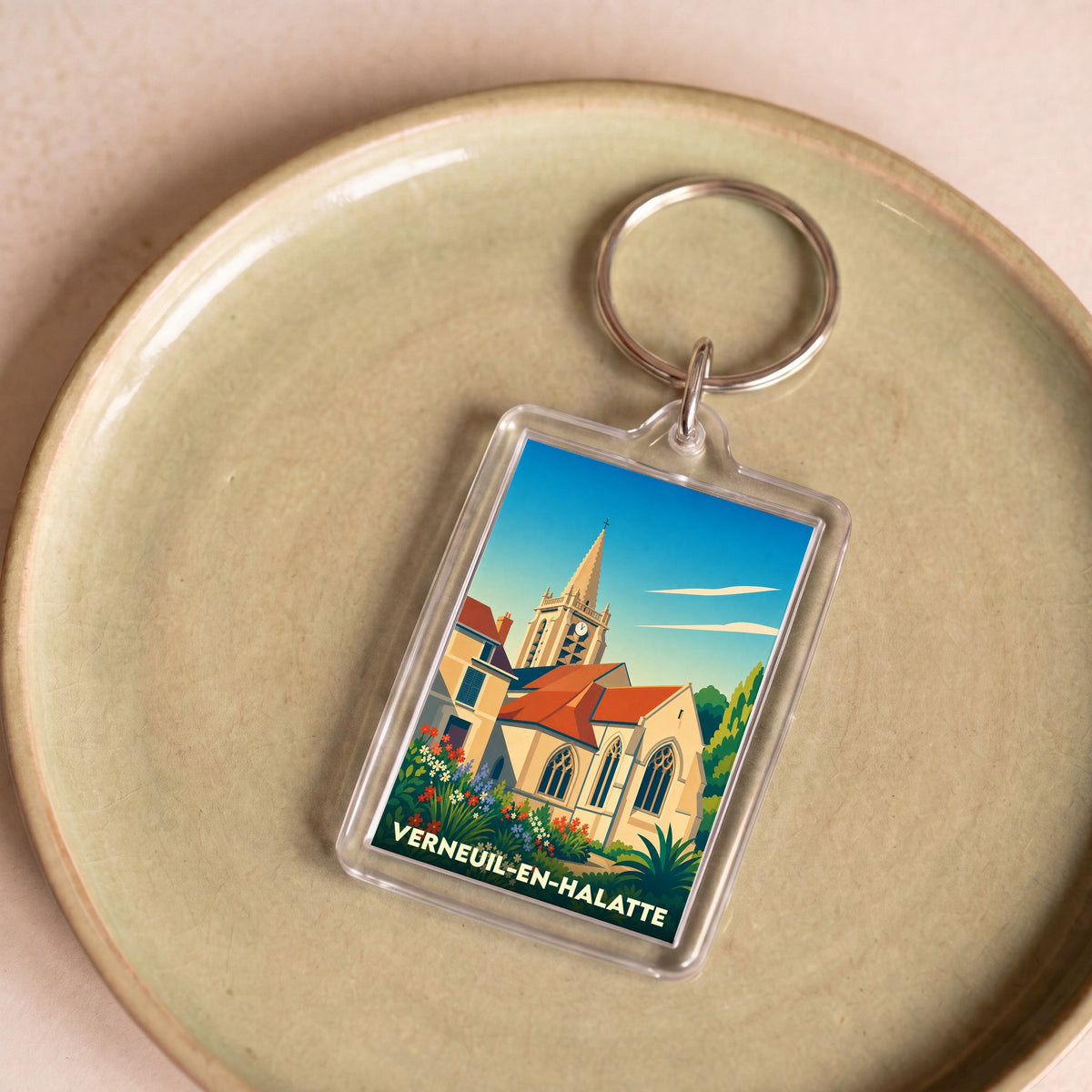 Porte-clés souvenir de la ville de Verneuil-en-Halatte avec une illustration stylisée de son église.