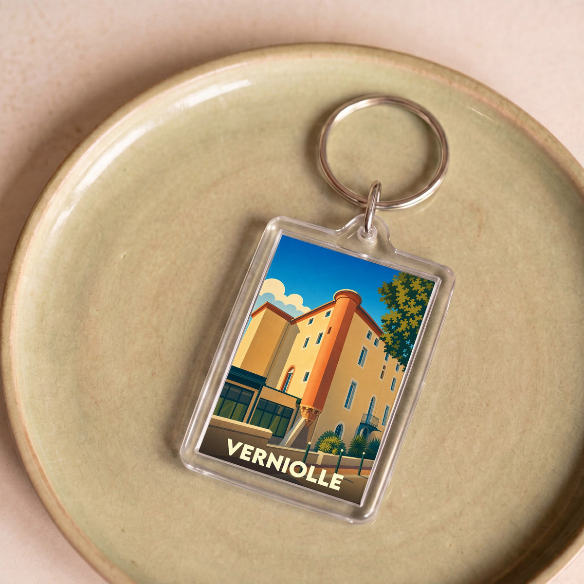 Porte-clés souvenir de la ville de Verniolle avec une illustration stylisée.