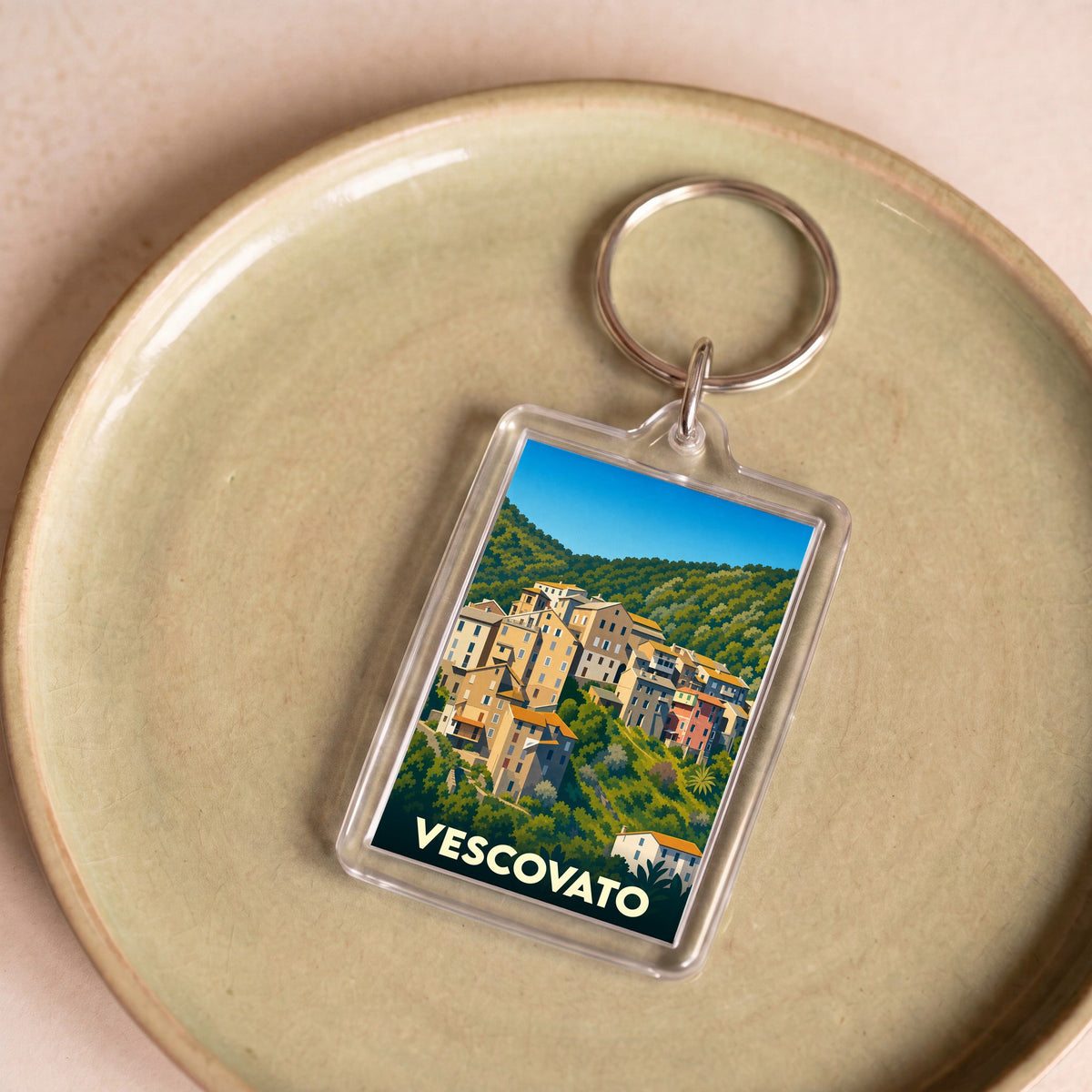 Porte-clés souvenir de la ville de Vescovato avec une illustration stylisée d'un village corse.