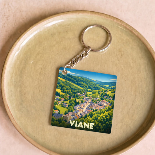 Porte-clés souvenir de la ville de Viane avec une illustration paysagère stylisée.