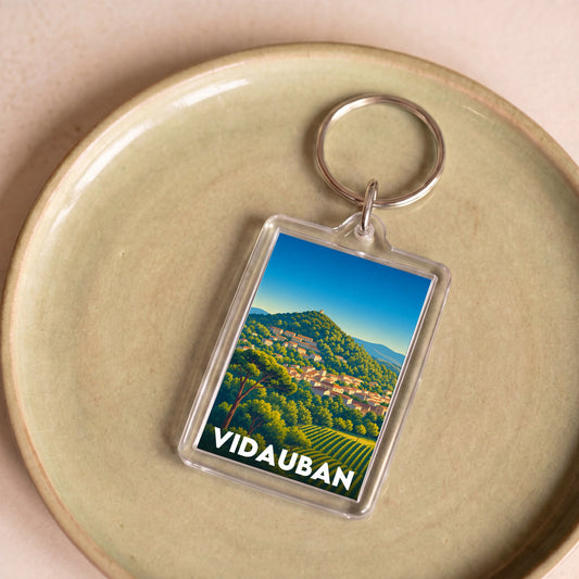 Porte-clés souvenir de la ville de Vidauban avec une illustration stylisée.