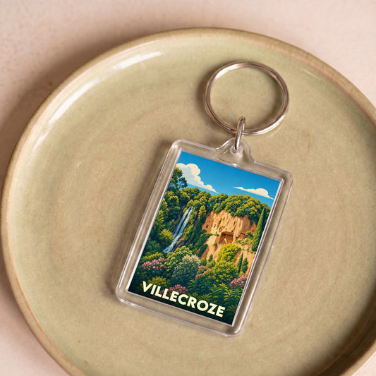 Porte-clés souvenir de la ville de Villecroze avec une illustration stylisée d'une cascade et de grottes troglodytiques.