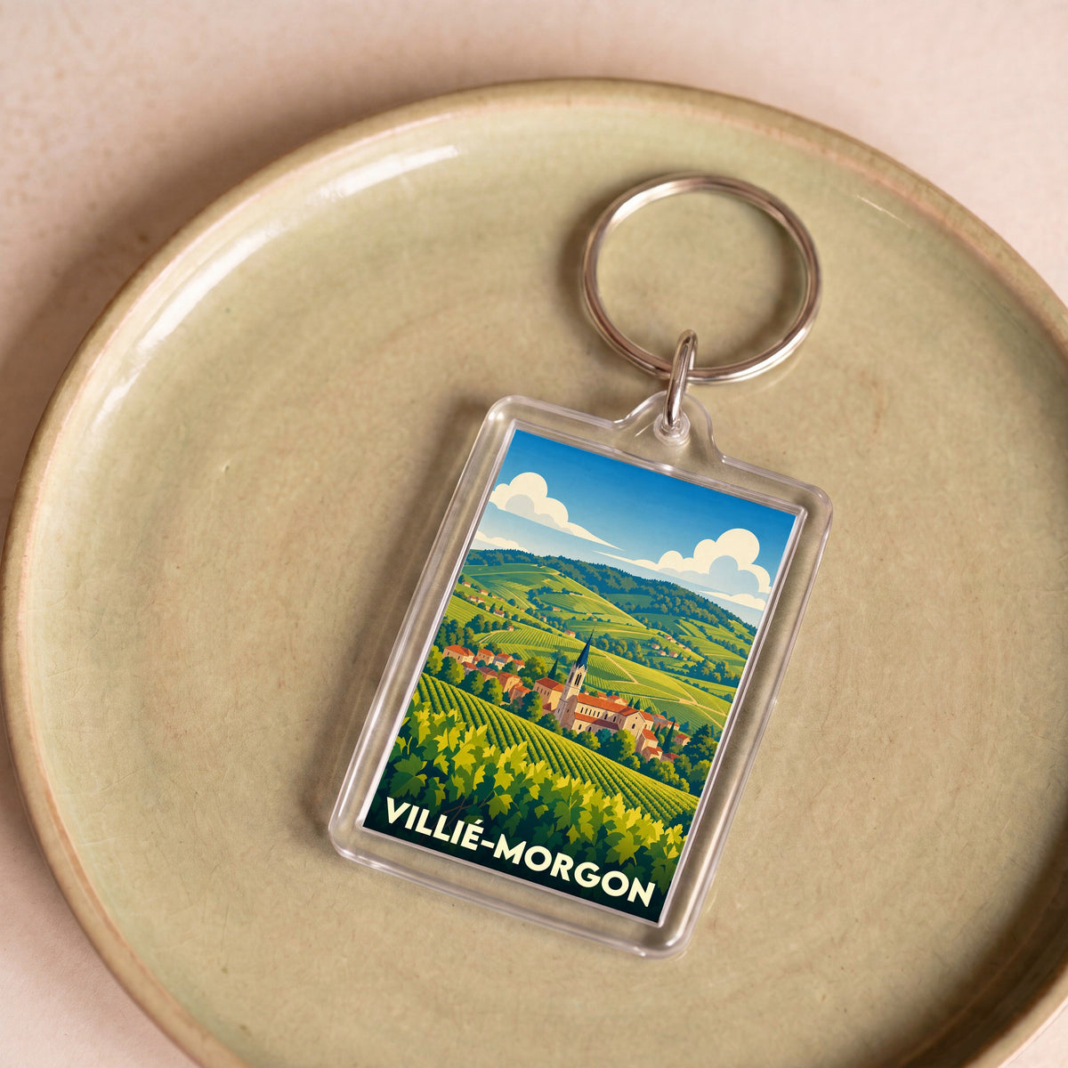 Porte-clés souvenir de la ville de Villié-Morgon avec une illustration stylisée de son vignoble.
