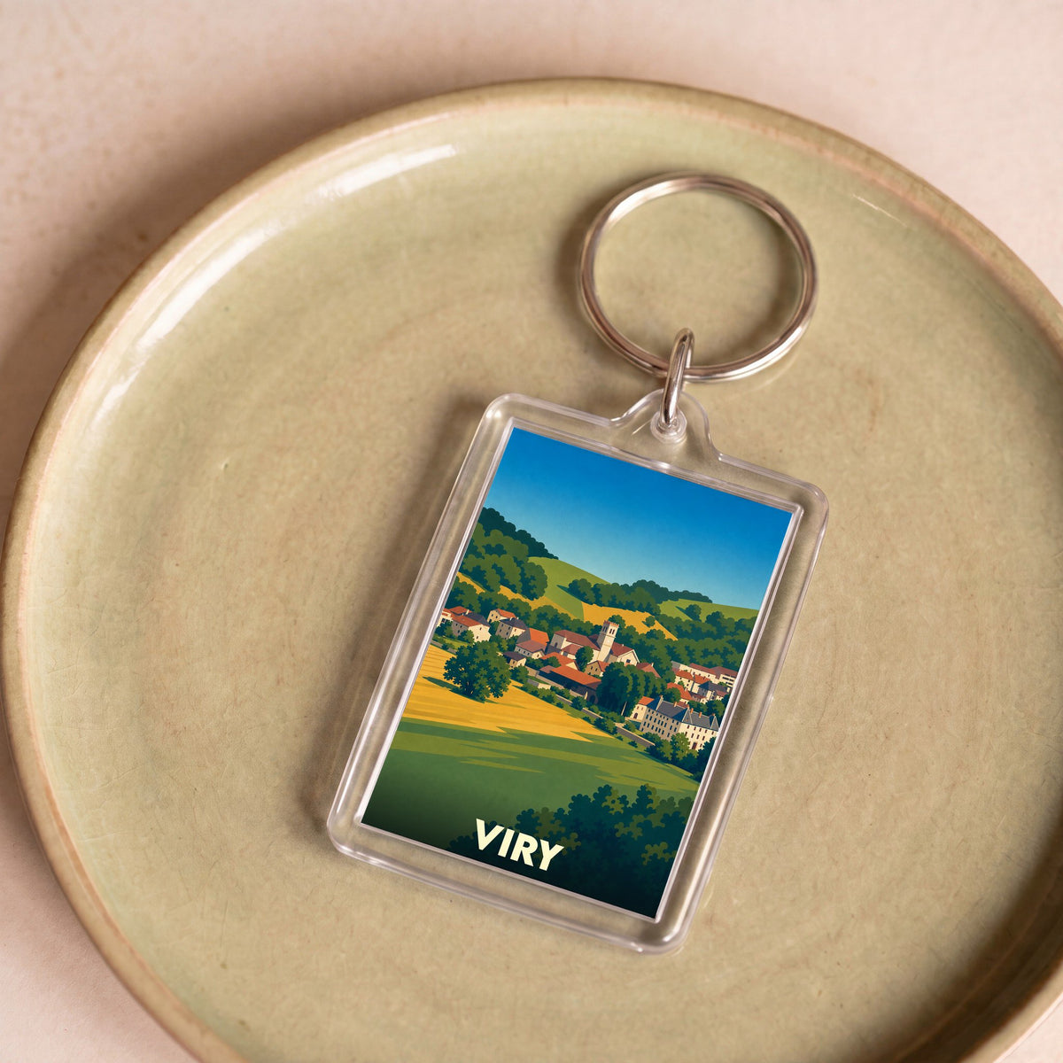 Porte-clés souvenir de la ville de Viry avec une illustration stylisée de son paysage vallonné.