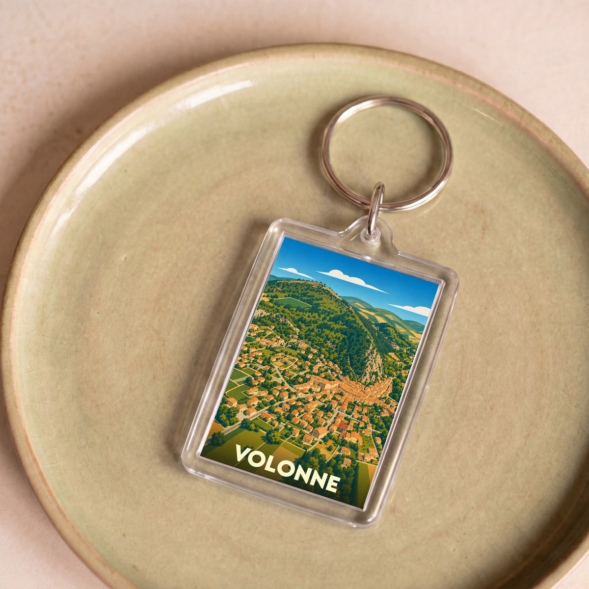 Porte-clés souvenir de la ville de Volonne avec une illustration stylisée en vue aérienne.