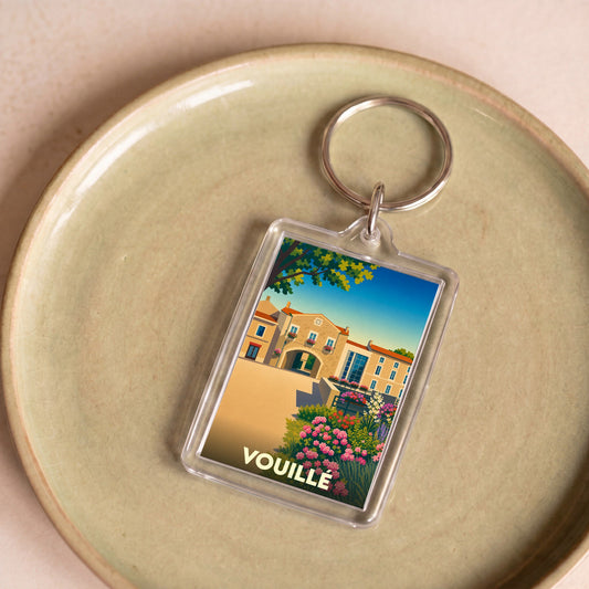 Porte-clés souvenir de la ville de Vouillé avec une illustration stylisée et colorée.