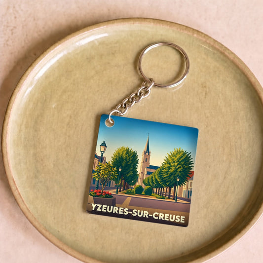 Porte-clés souvenir de la ville de Yzeures-sur-Creuse avec une illustration stylisée.