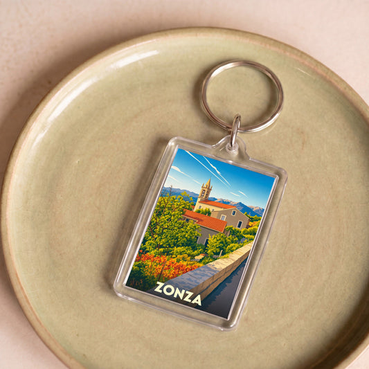 Porte-clés souvenir de la ville de Zonza avec une illustration stylisée.