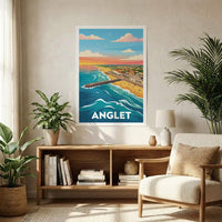 Poster souvenir de la ville d'Anglet avec une illustration stylisée de son littoral au coucher du soleil.