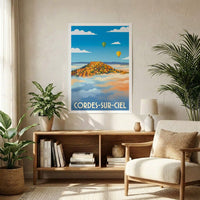 Affiche souvenir de la ville de Cordes-sur-Ciel avec une illustration stylisée du village émergeant d'une mer de nuages.