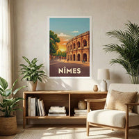 Poster souvenir de la ville de Nîmes avec une illustration stylisée de ses arènes au coucher du soleil.