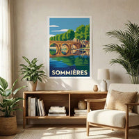 Poster souvenir de la ville de Sommières avec une illustration stylisée.