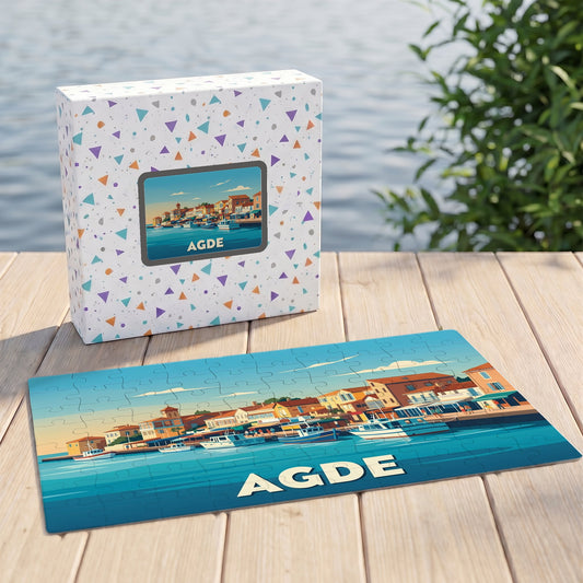 Puzzle souvenir de la ville d'Agde illustrant son port avec un style graphique épuré.