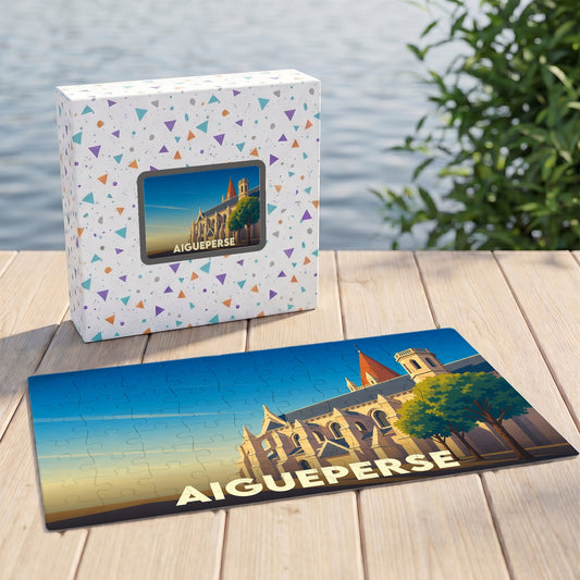 Puzzle souvenir de la ville d'Aigueperse avec une illustration stylisée d'un bâtiment historique au coucher du soleil.