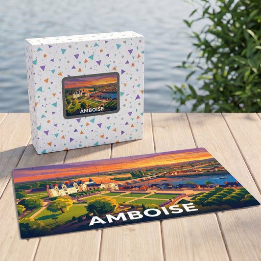 Puzzle souvenir de la ville d'Amboise illustrant son château et la Loire dans un style graphique coloré.