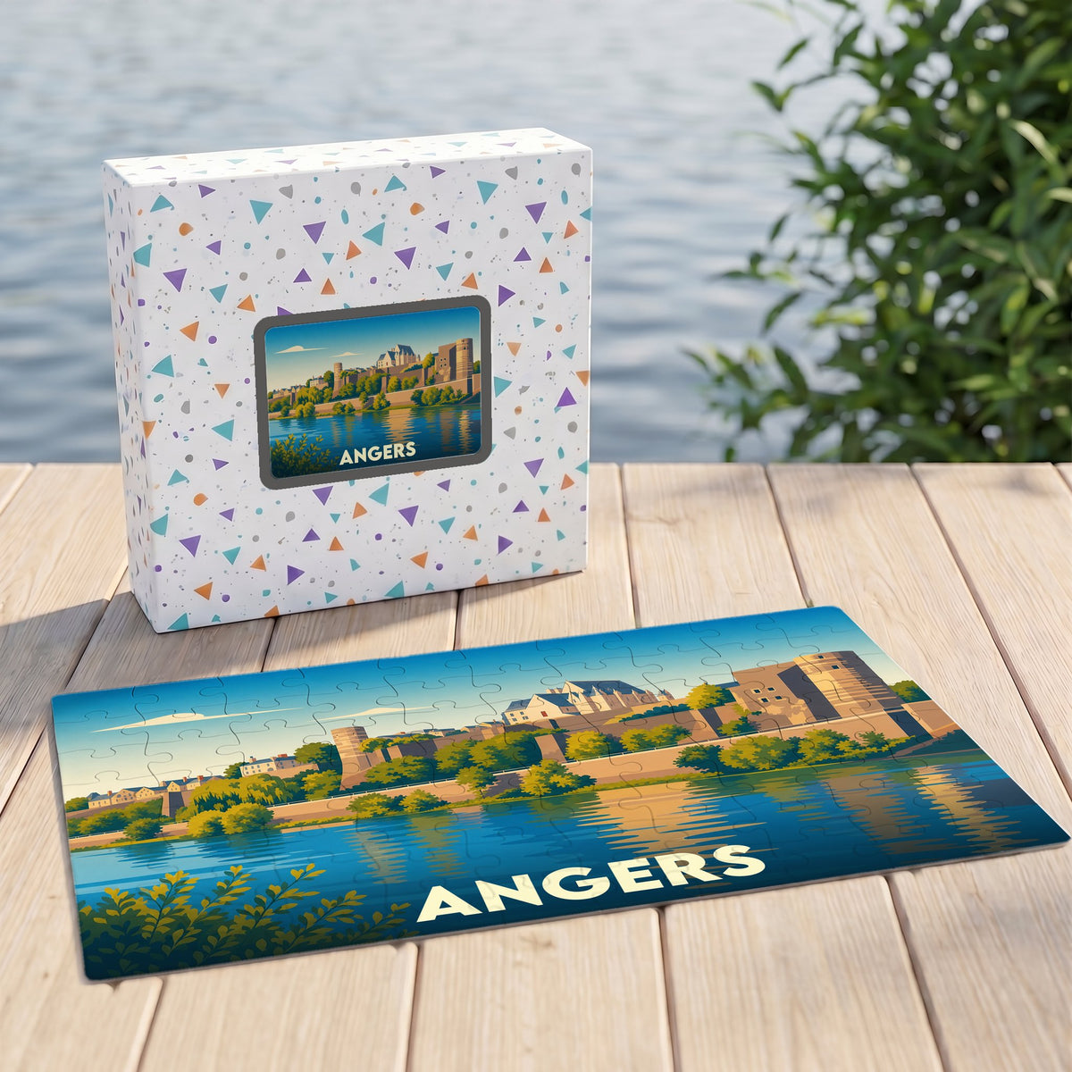 Puzzle souvenir de la ville d'Angers avec une illustration stylisée du château et de la Maine.