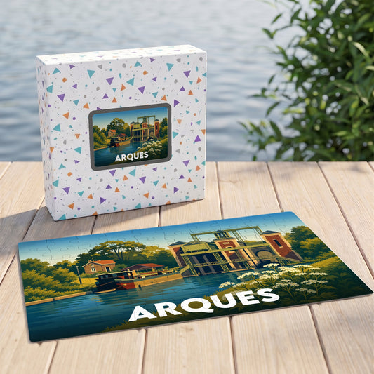 Puzzle souvenir de la ville d'Arques avec une illustration stylisée d'un ascenseur à bateaux.