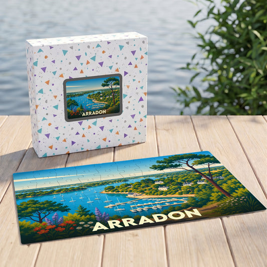 Puzzle souvenir de la ville d'Arradon avec une illustration stylisée d'un paysage côtier breton.