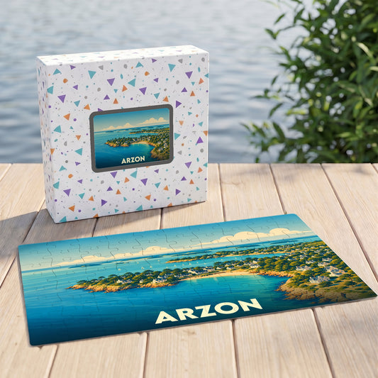 Puzzle souvenir de la ville d'Arzon avec une illustration panoramique stylisée de son littoral.
