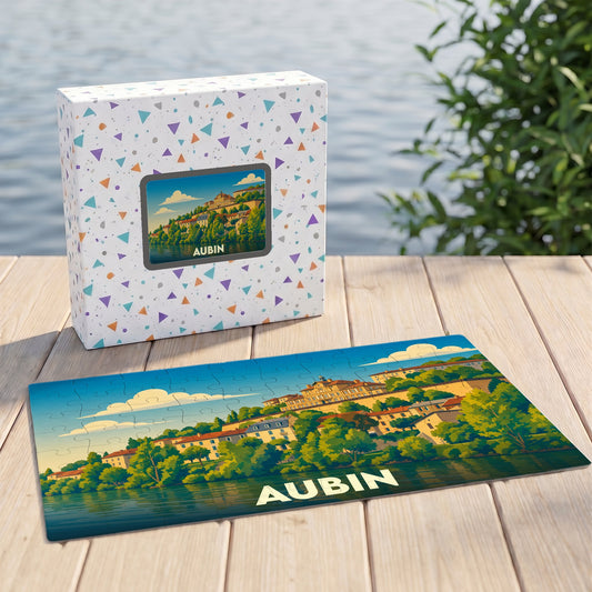Puzzle souvenir de la ville d'Aubin avec une illustration colorée de ses paysages au bord de l'eau.