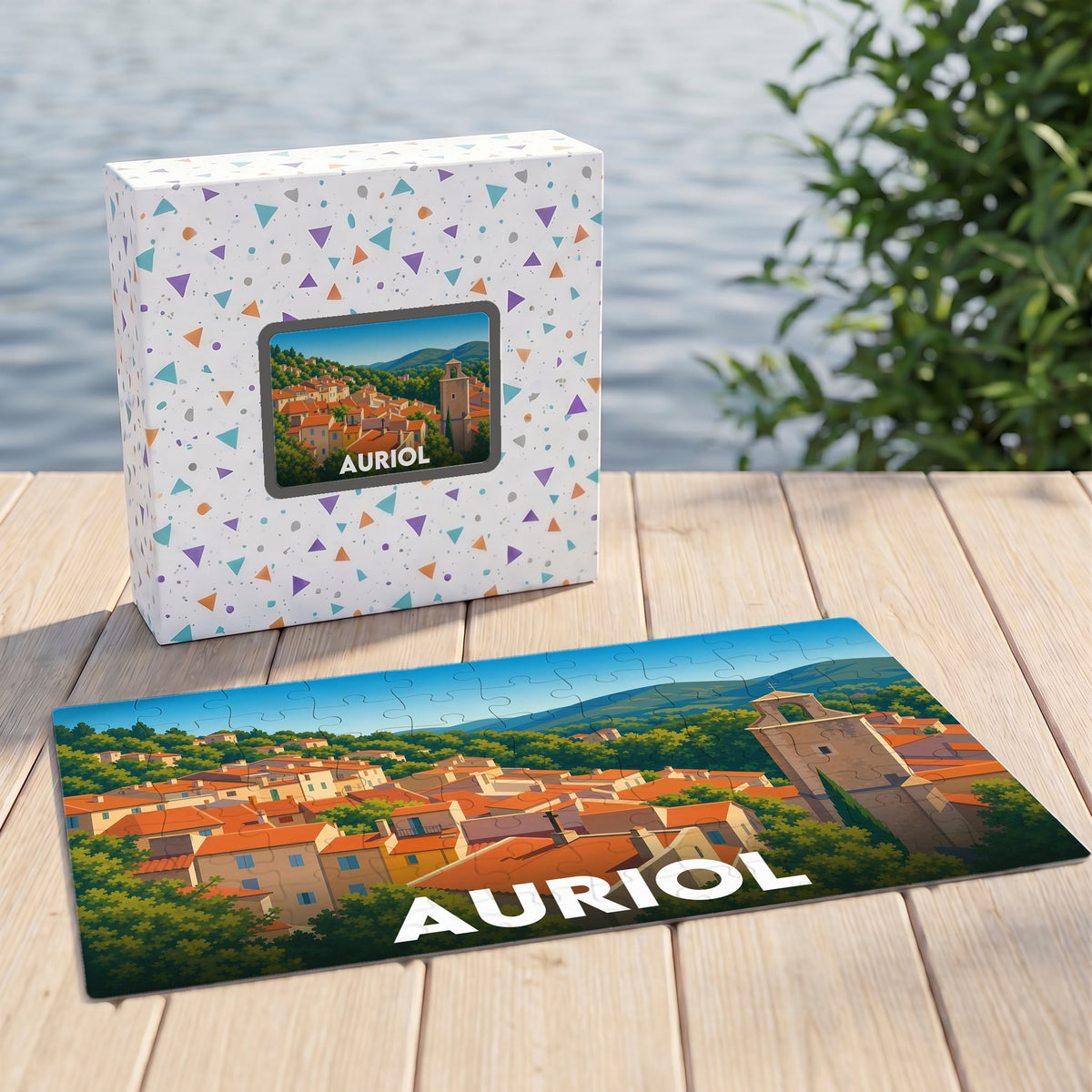 Puzzle souvenir de la ville d'Auriol présentant une illustration stylisée de ses toits provençaux et de son clocher.