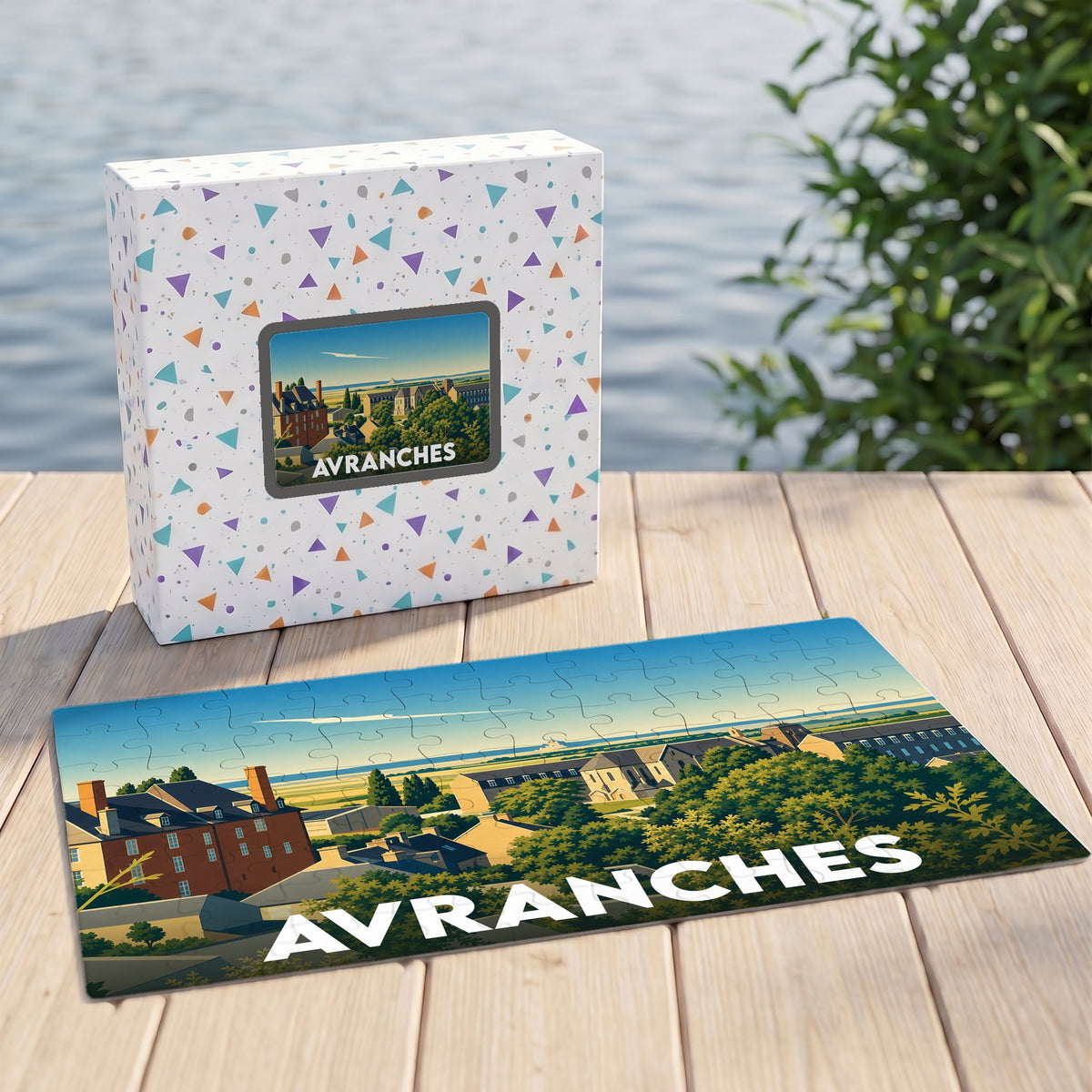 Puzzle souvenir de la ville d'Avranches avec une illustration panoramique stylisée.