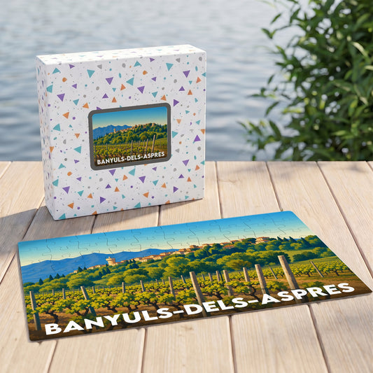 Puzzle souvenir de la ville de Banyuls-dels-Aspres illustrant un paysage de vignobles et son village.