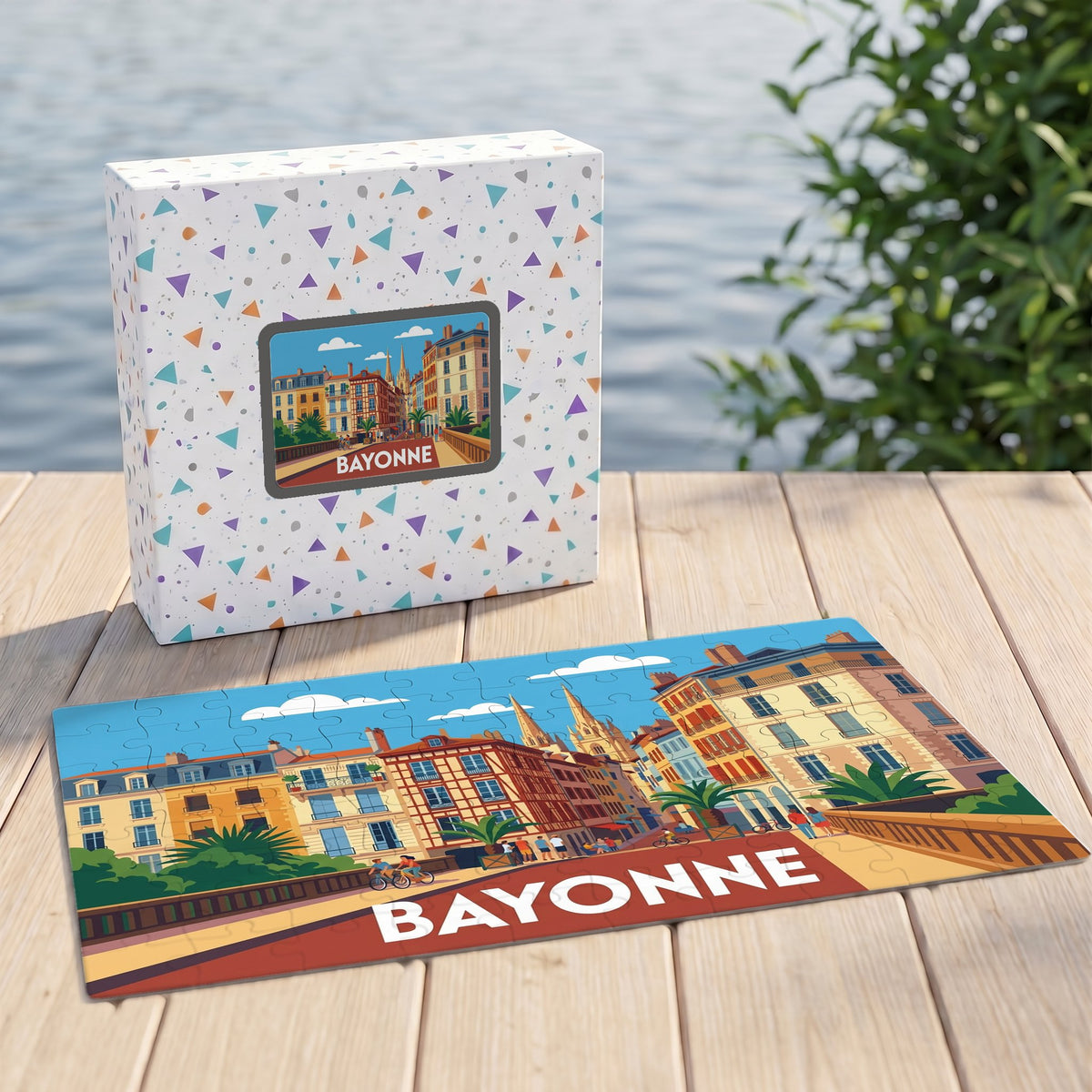 Puzzle souvenir de la ville de Bayonne avec une illustration colorée et stylisée de ses quais.