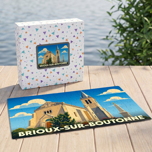 Puzzle souvenir de la ville de Brioux-sur-Boutonne avec une illustration stylisée d'une église sous un ciel bleu.