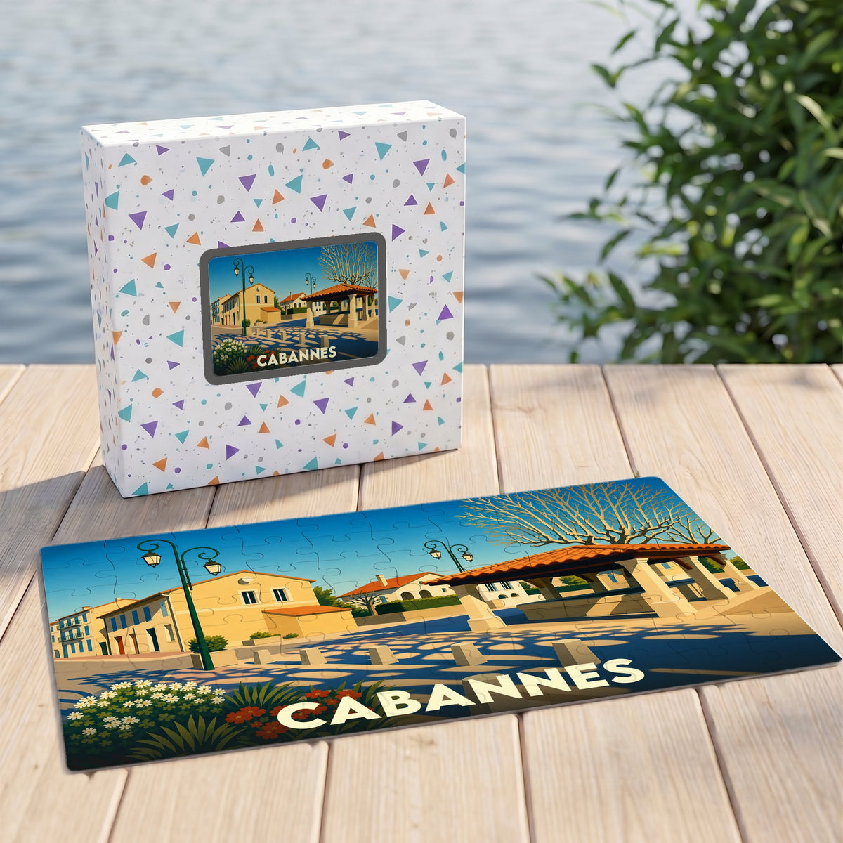 Puzzle souvenir de la ville de Cabannes avec une illustration stylisée d'une place ensoleillée.