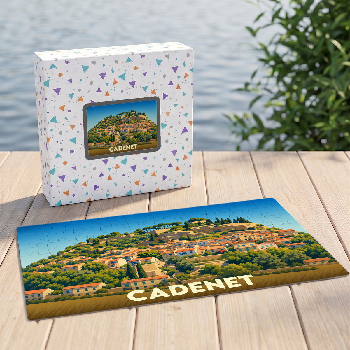 Puzzle souvenir de la ville de Cadenet illustré d'un paysage provençal stylisé.