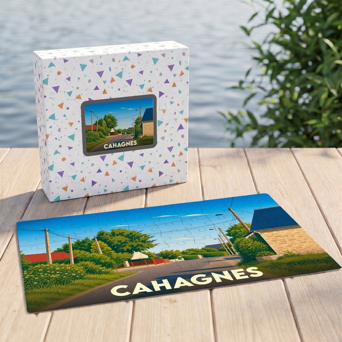 Puzzle souvenir de la ville de Cahagnes avec une illustration stylisée d'une rue ensoleillée.