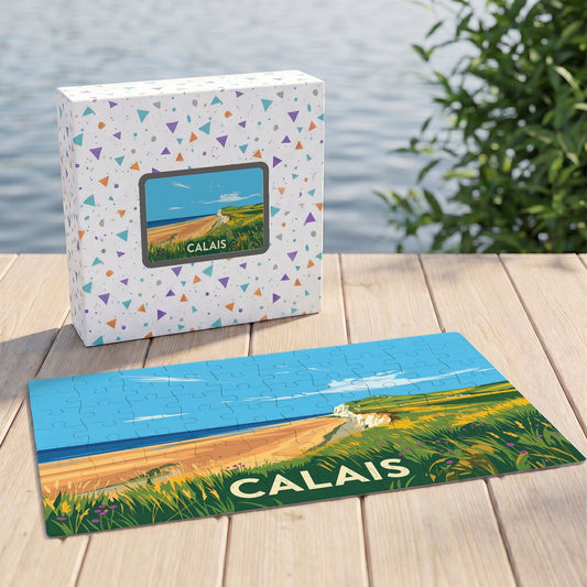 Puzzle souvenir de la ville de Calais représentant un paysage côtier illustré avec son coffret assorti.