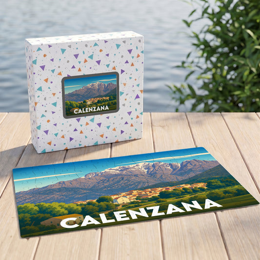 Puzzle souvenir de la ville de Calenzana illustrant un paysage montagneux stylisé.