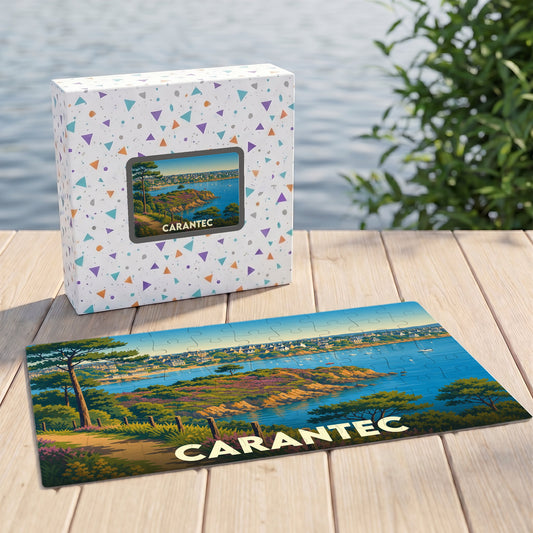 Puzzle souvenir de la ville de Carantec avec une illustration stylisée d'un paysage côtier.