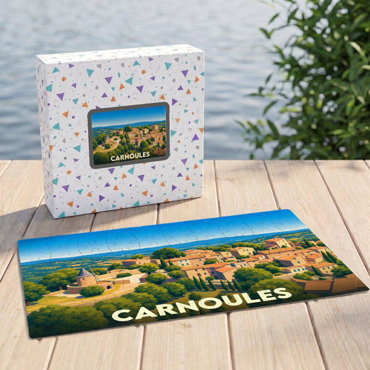 Puzzle souvenir de la ville de Carnoules avec une illustration stylisée de son paysage provençal.