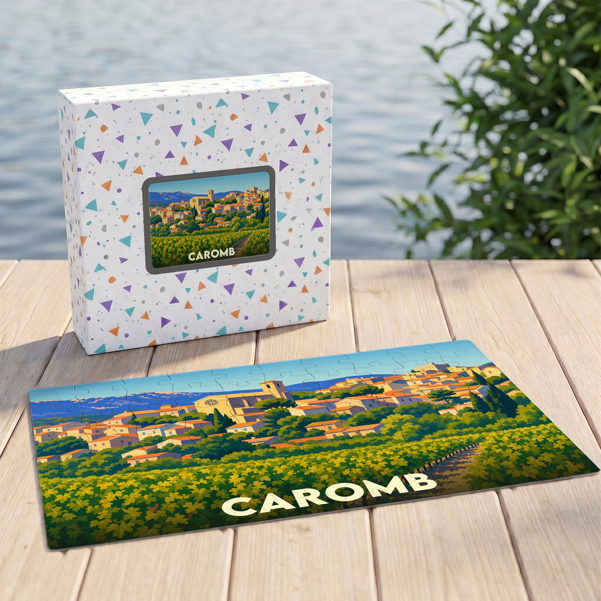 Puzzle souvenir de la ville de Caromb avec une illustration stylisée de son village et de ses vignobles.