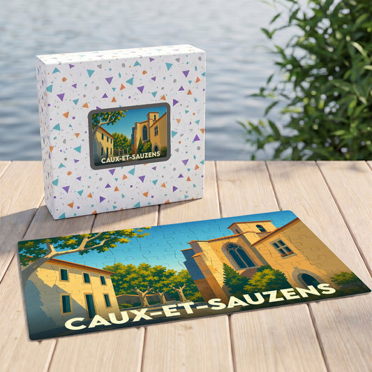 Puzzle souvenir de la ville de Caux-et-Sauzens illustré d'une scène de village pittoresque.