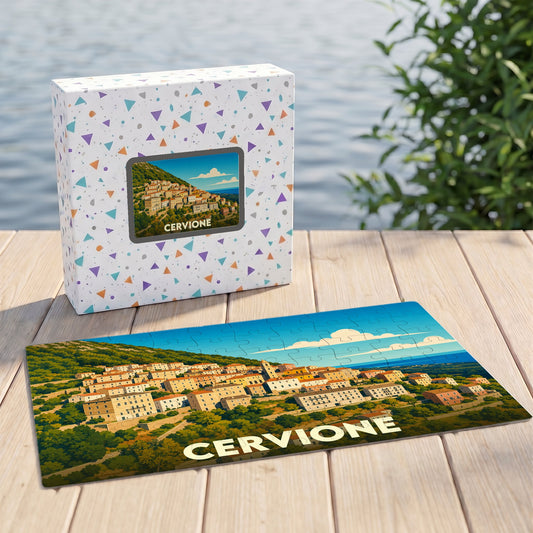 Puzzle souvenir de la ville de Cervione avec une illustration stylisée de ses habitations à flanc de colline.